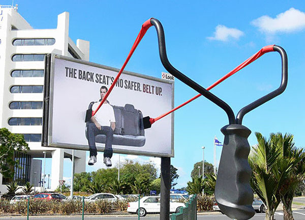 Дизайн на креативна билборд реклама - проект сложете колан