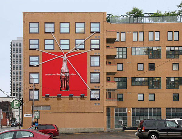 Дизайн на креативна билборд реклама - освежи се с Кока Кола