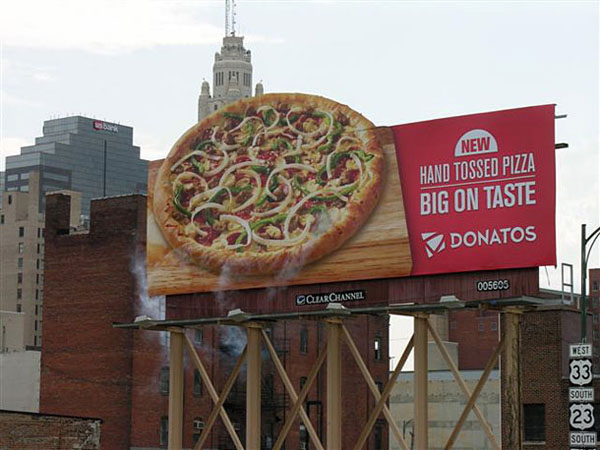 Дизайн на креативна билборд реклама - топла пица