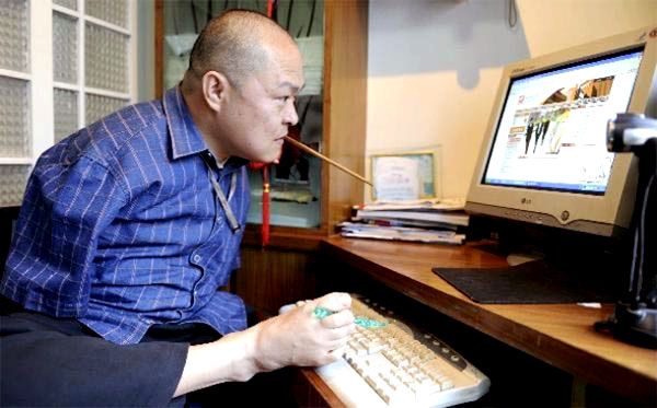 Безръкият художник Хуан Гу Фу