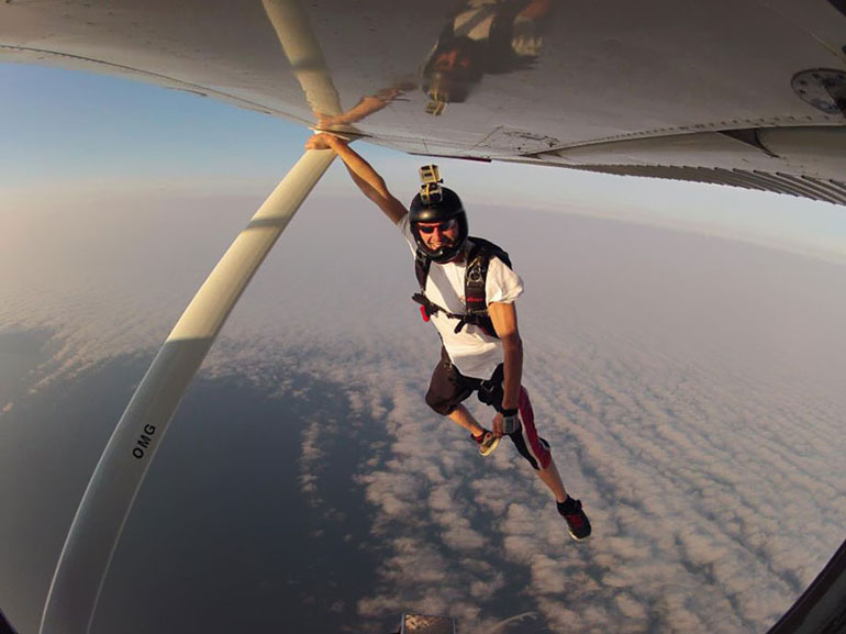 Екстремни приключения - скачане с парашут