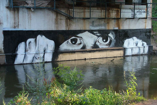 Известни графити на руския Банкси