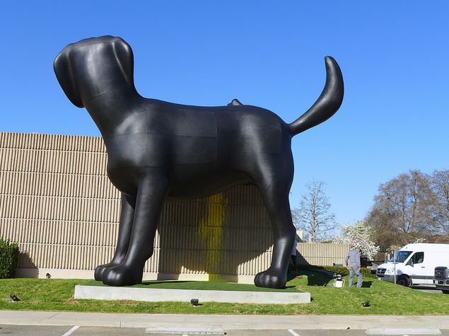 Bad Dog - скулптурата в завършен вид